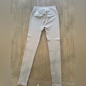 Spiritual Gangster Leggings XS/S light taupe color